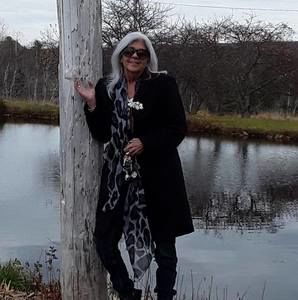 Meet your Posher, Adele